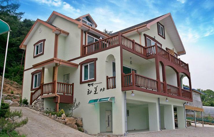 Lahoya Pension Chuncheon Dış mekan fotoğraf