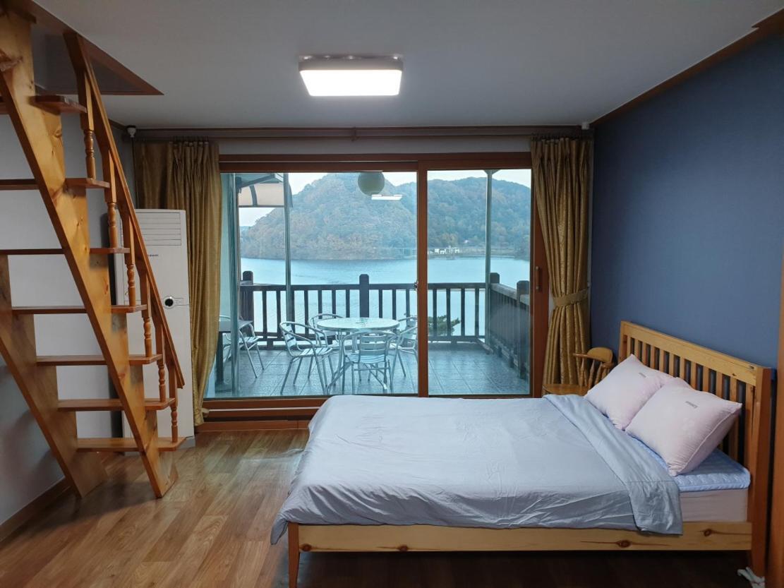 Lahoya Pension Chuncheon Dış mekan fotoğraf
